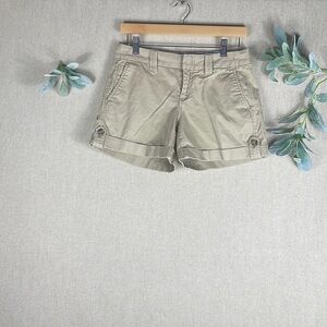 Banana Republic > Khaki Shorts 4